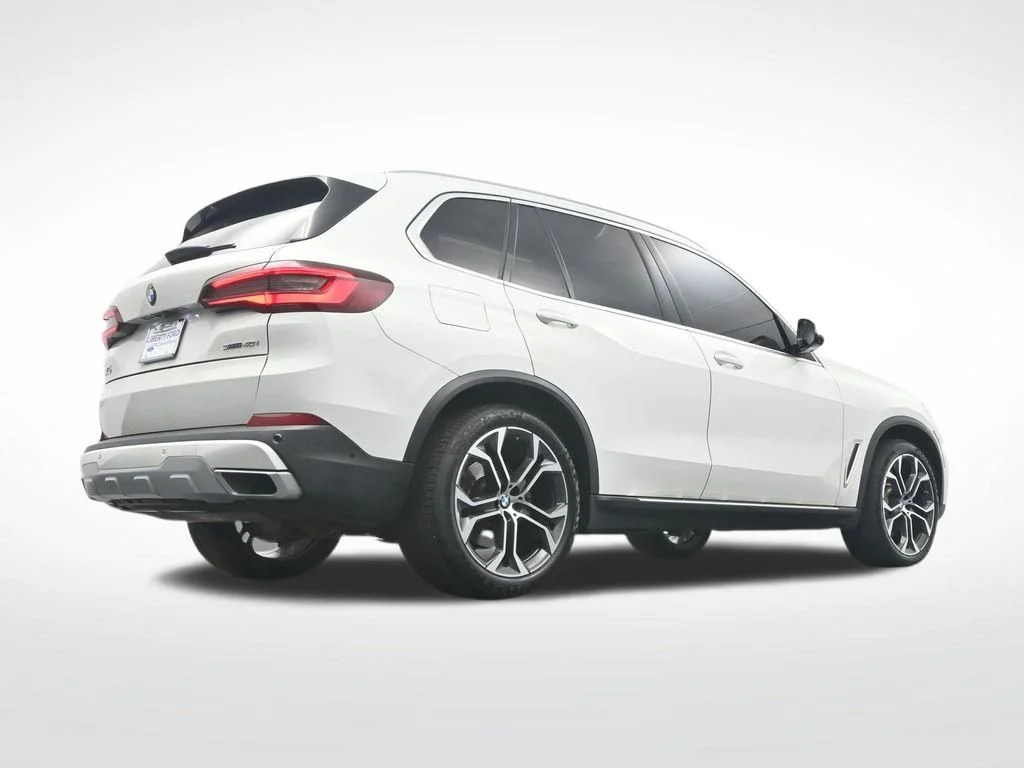 Used 2022 White BMW sDrive40i image 36
