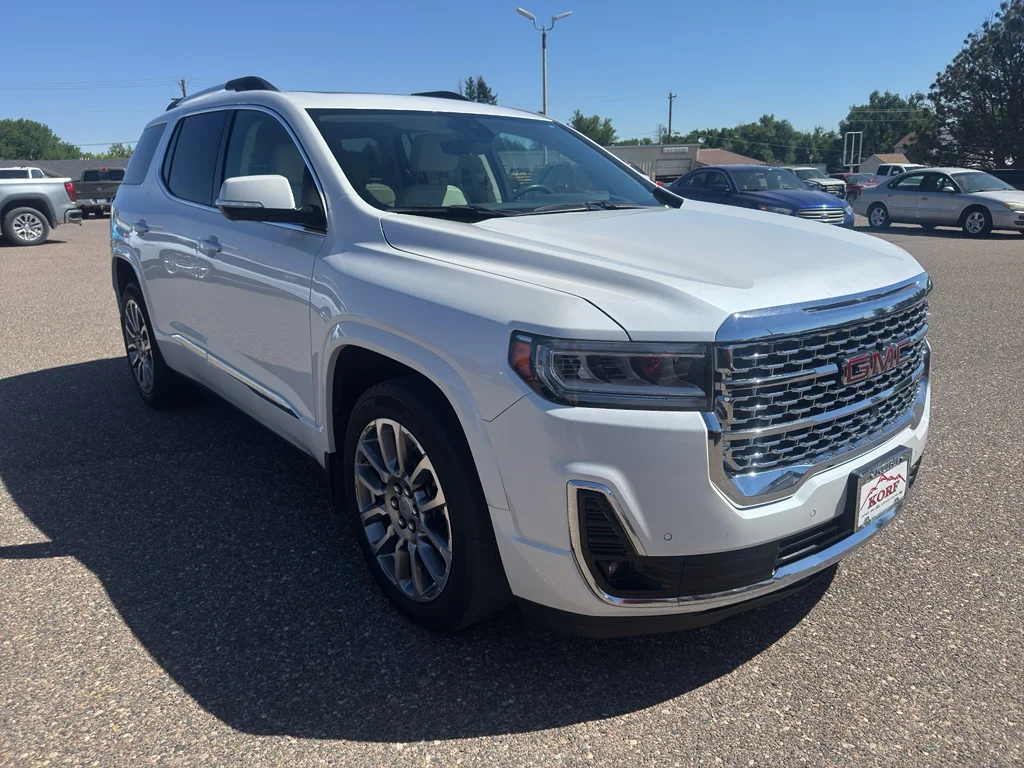 Used 2022 White Frost Tricoat GMC Denali image 4
