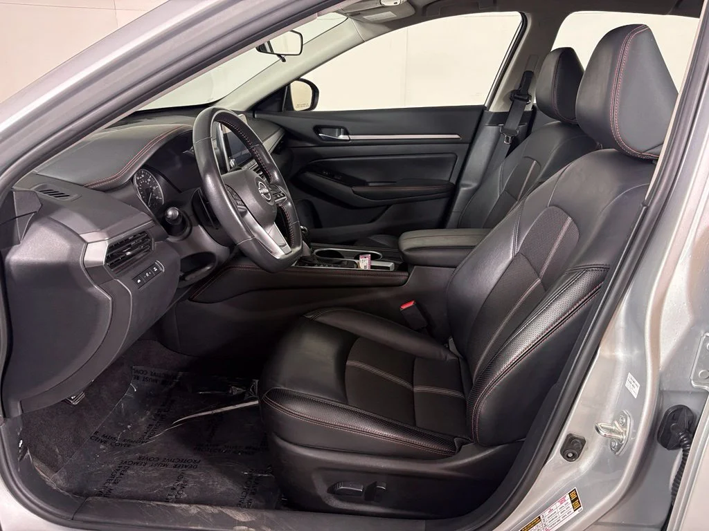 Used 2024 Silver Nissan 2.5 SR image 13