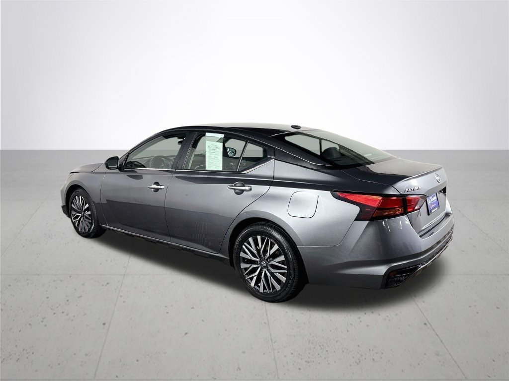 Used 2025 Gun Metallic Nissan 2.5 SV image 8