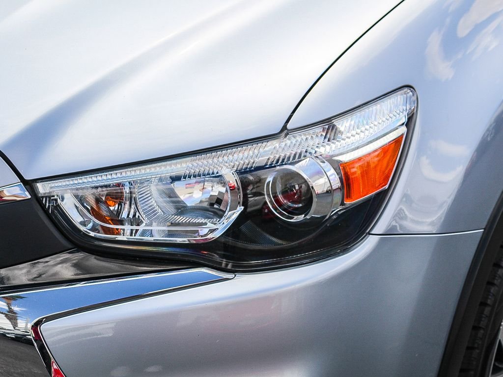 Used 2017  Mitsubishi SEL image 5