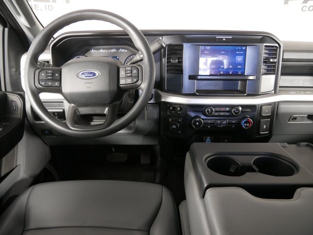 Used 2025 Oxford White Ford Crew Cab XL image 30