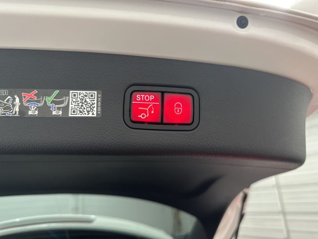 Used 2026 White Mercedes-Benz GLC 300 image 26