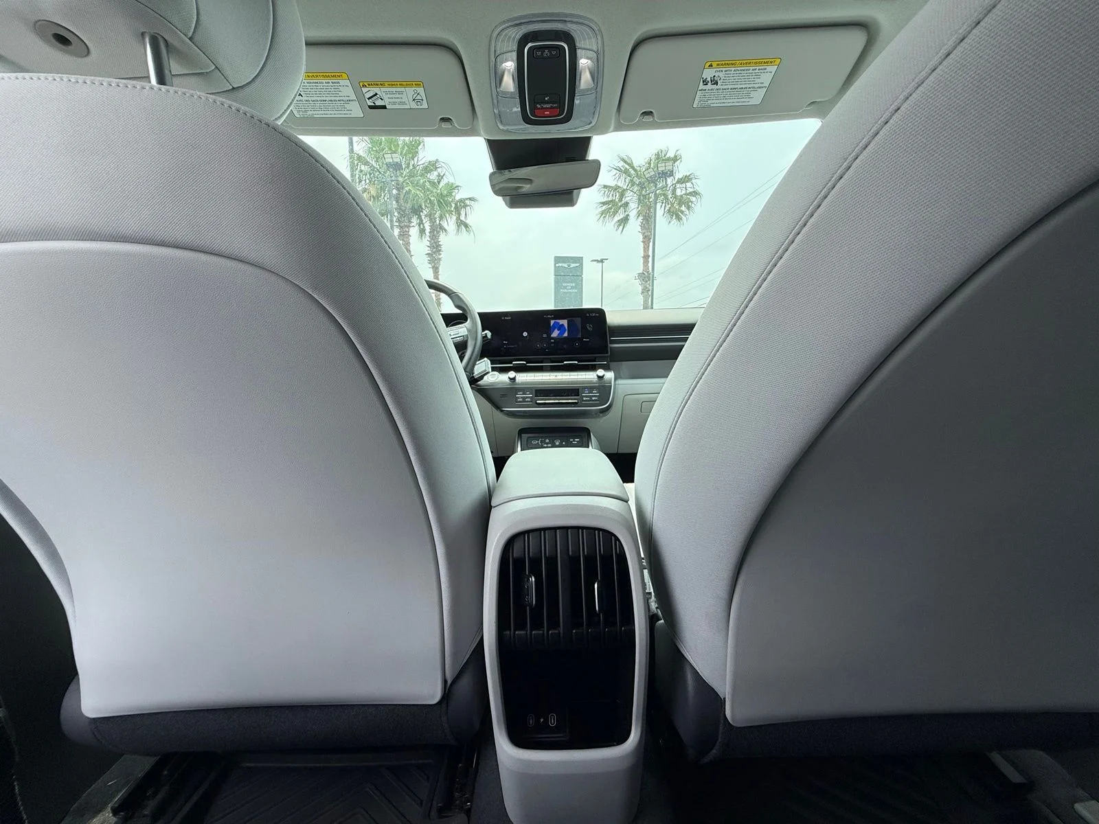 Used 2025 White Hyundai SEL Convenience image 9