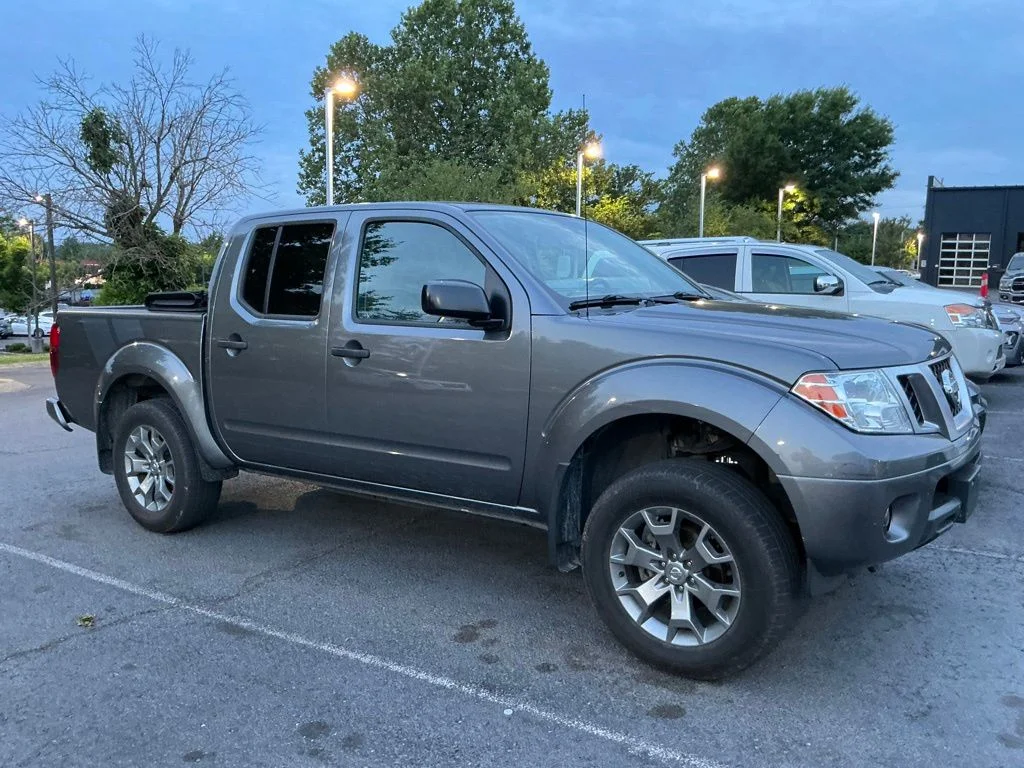2020 Nissan Frontier SV Crew Cab 4X4 SWB's photo