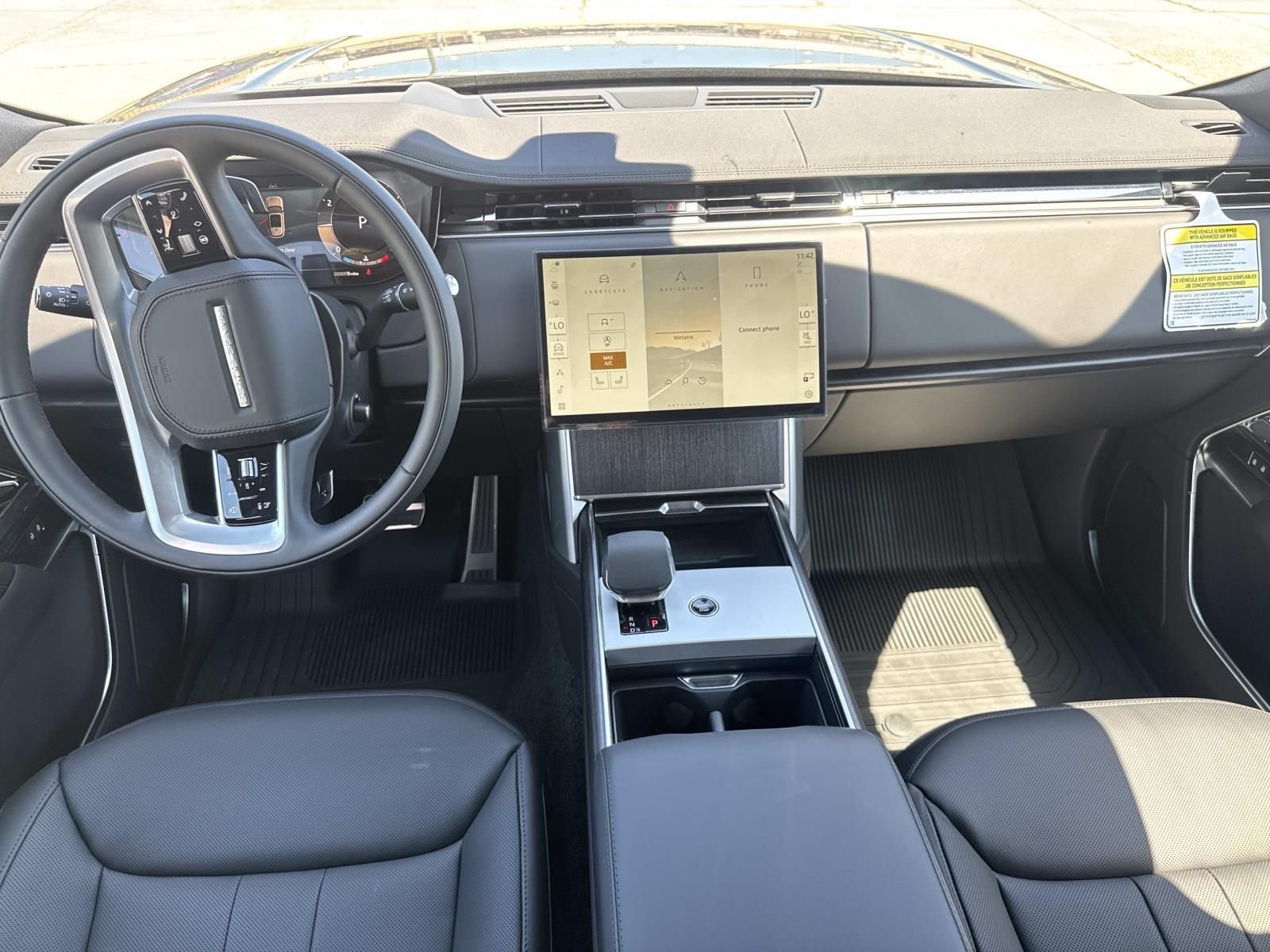 New 2026 Santorini Black Land Rover SE image 9