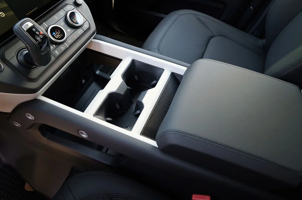 New 2026 Carpathian Grey Land Rover X-Dynamic SE image 26