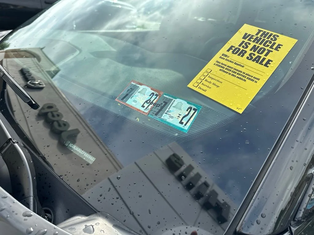 Used 2023 Gray Jeep Limited image 5