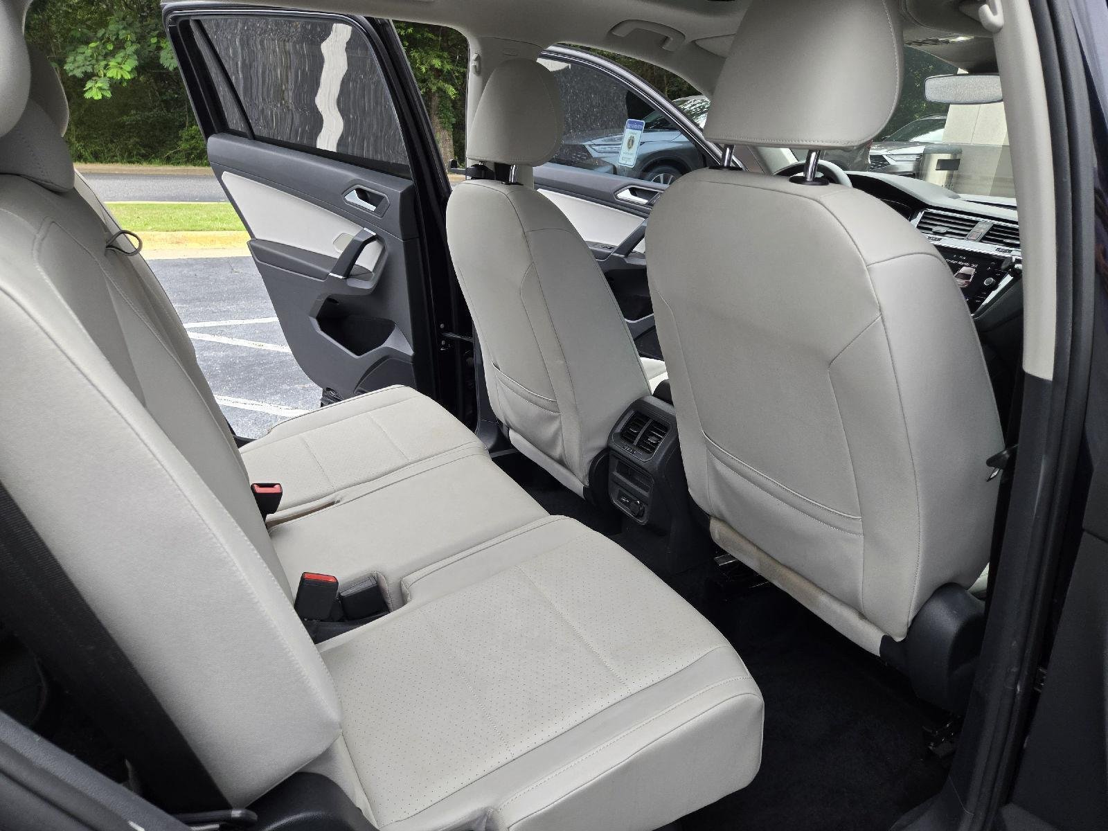Used 2020 Deep Black Pearl Volkswagen SEL image 13