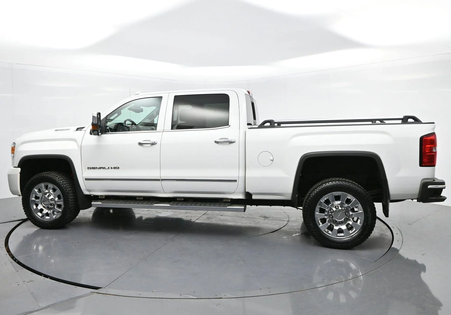 Used 2019 Summit White GMC Denali image 4