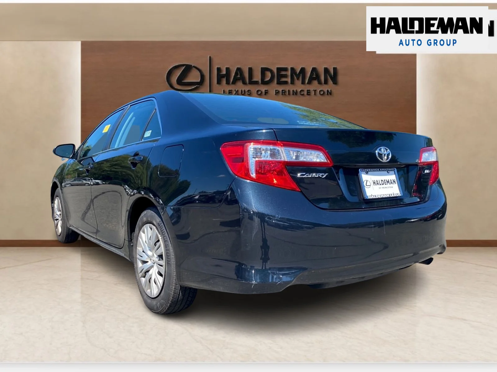Used 2012  Toyota LE image 3