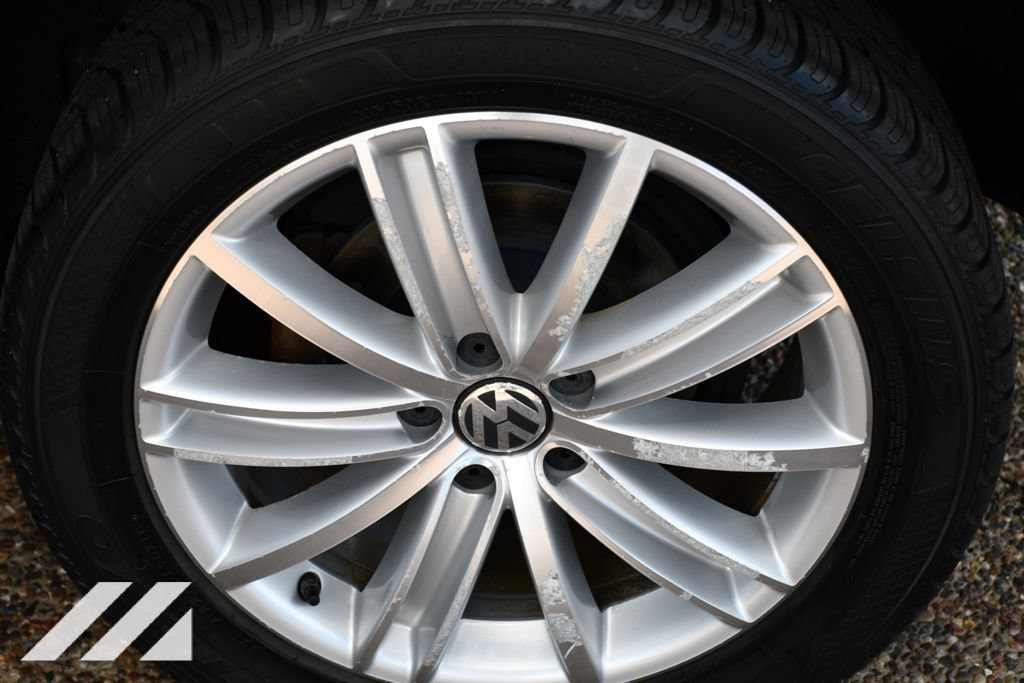 Used 2010  Volkswagen SE image 31