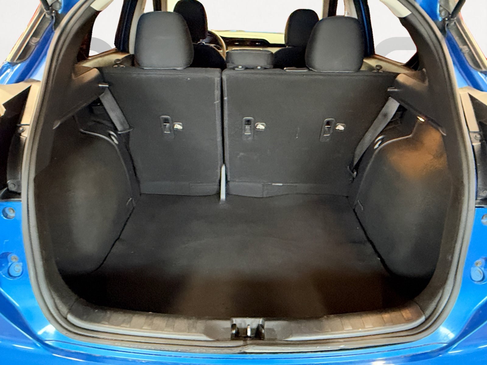 Used 2022 Electric Blue Metallic Nissan S image 13