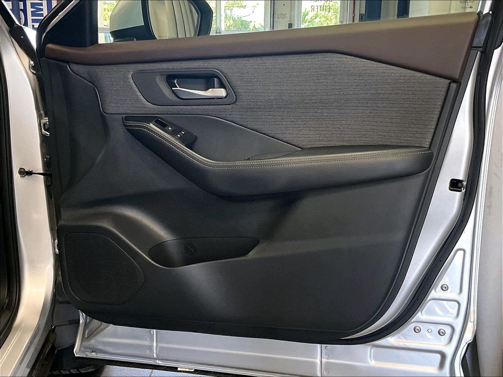 Used 2023 Silver Nissan SV image 12