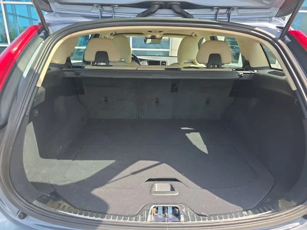 Used 2017 Mussel Blue Metallic Volvo Platinum image 12