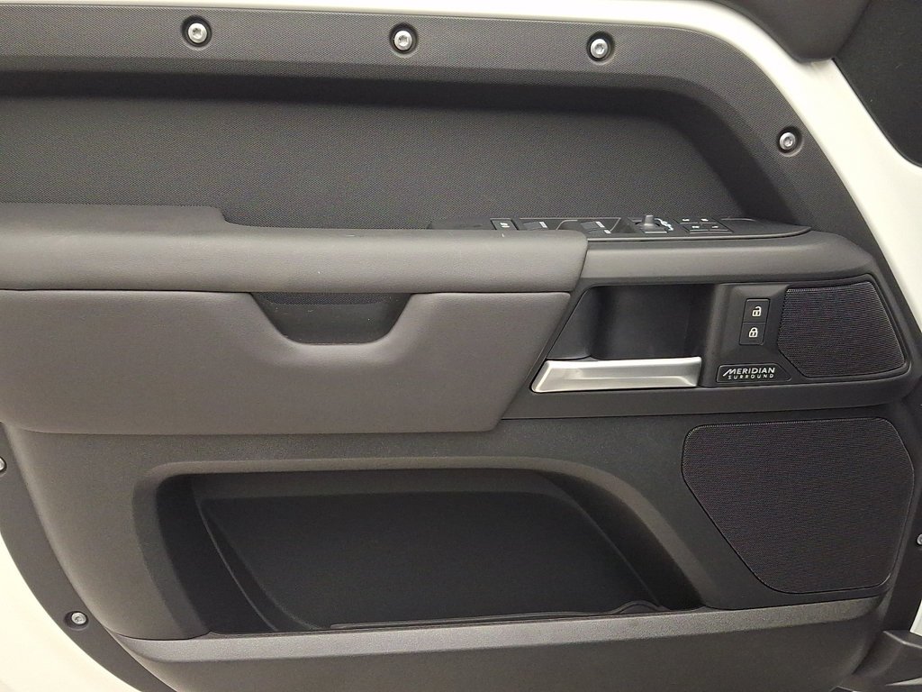 New 2026 Fuji White Land Rover X-Dynamic SE image 8