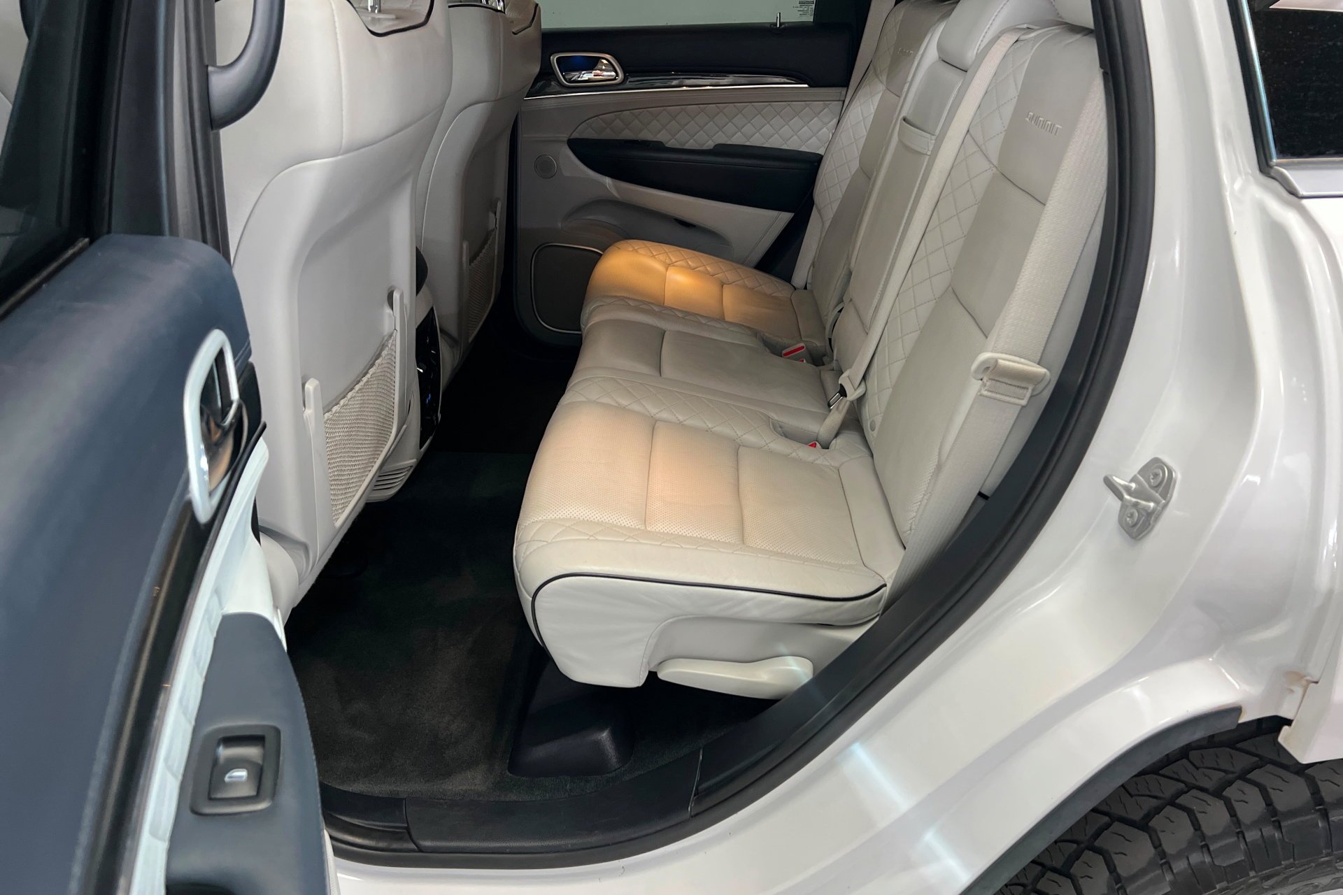Used 2021 Ivory 3-Coat Jeep Summit image 23