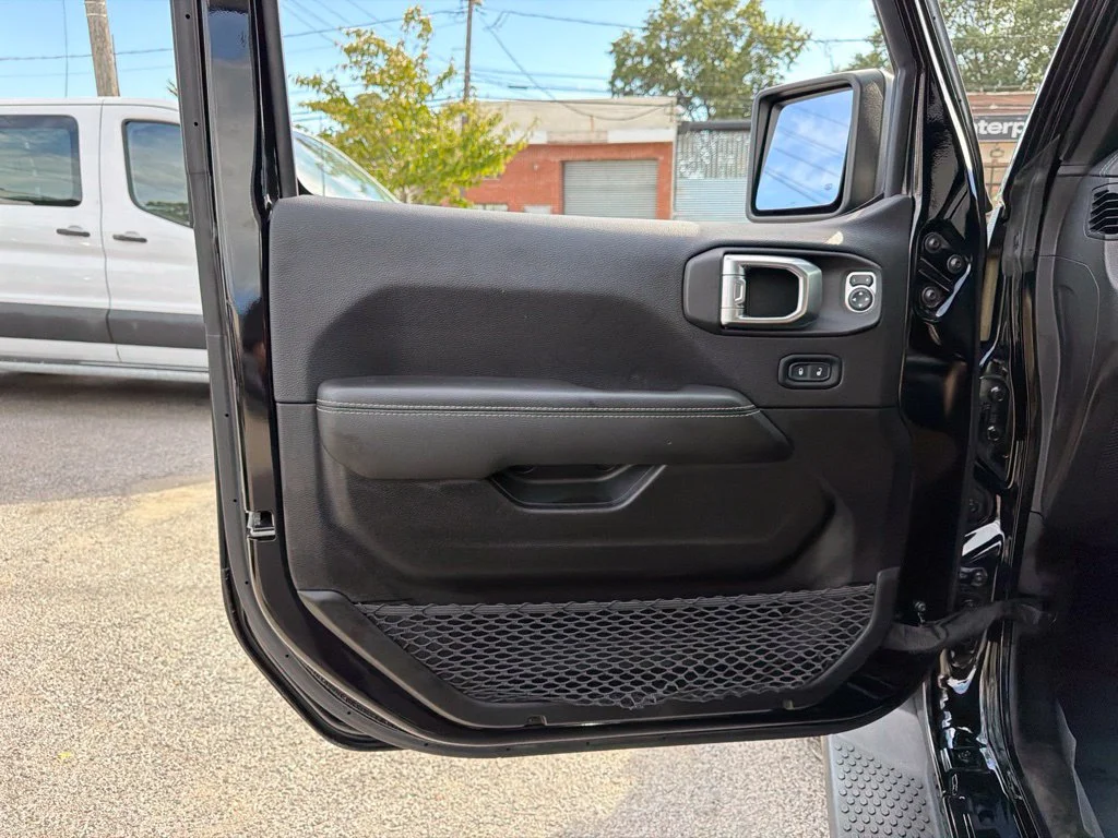 Used 2022 Black Jeep Unlimited Sahara image 30