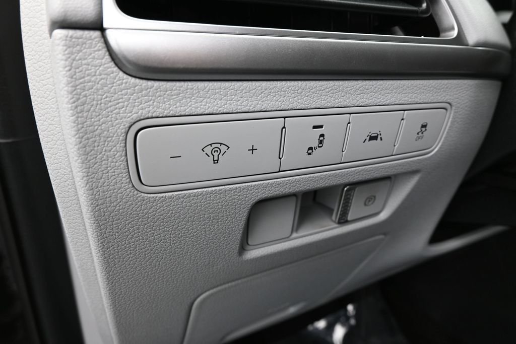 Used 2021 Black Hyundai SEL image 10