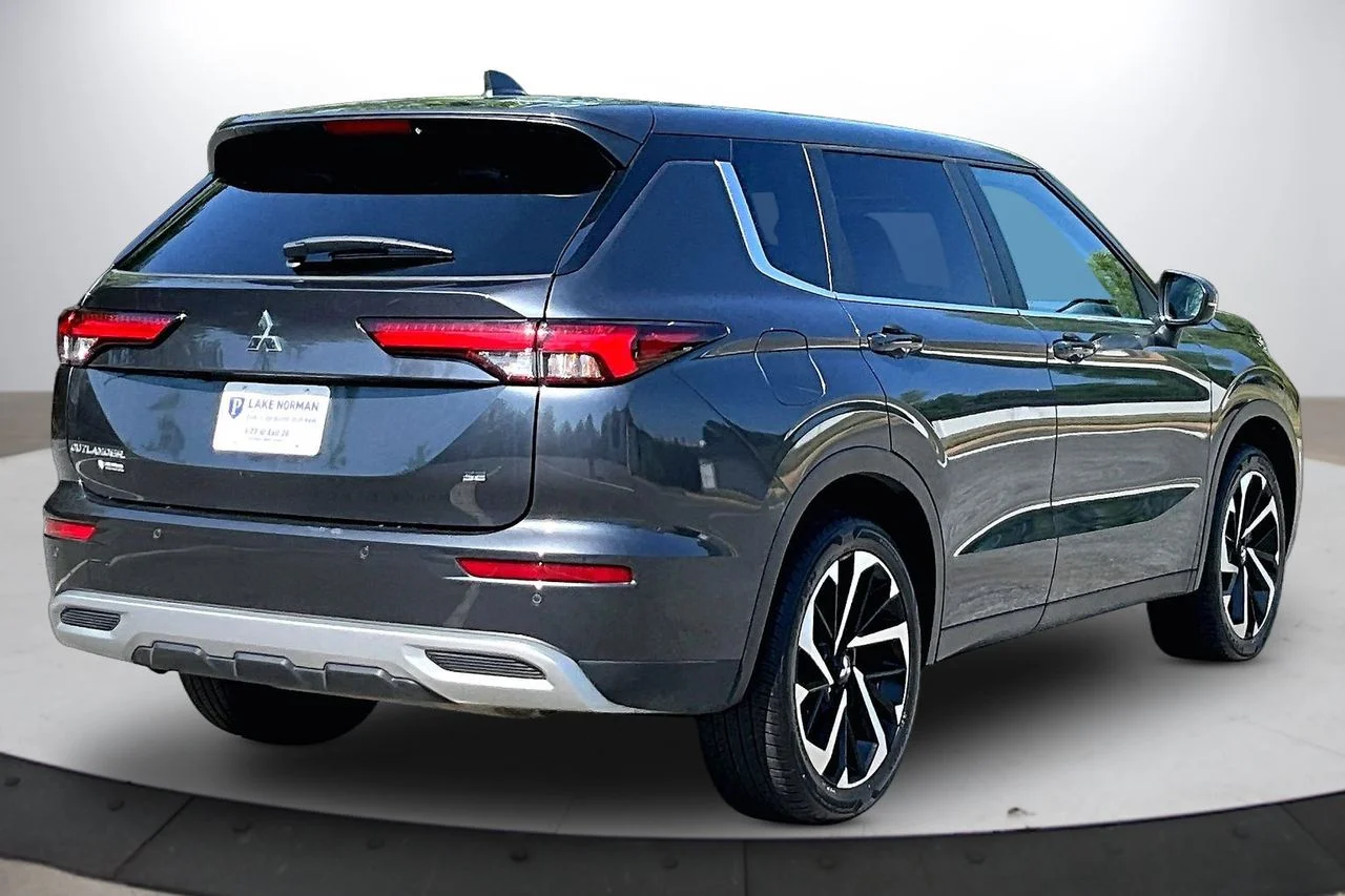 Certified Used 2024  Mitsubishi SE image 9