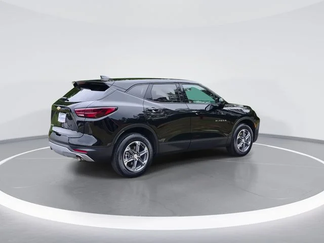 Used 2025 Black Chevrolet LT image 8