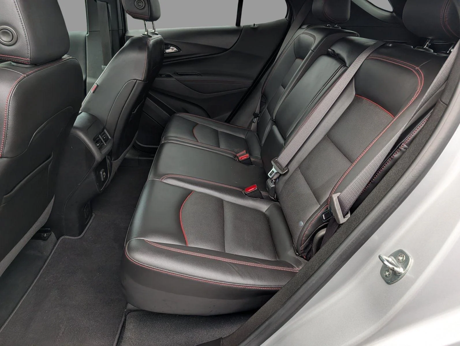 Used 2022 Silver Ice Metallic Chevrolet RS image 31
