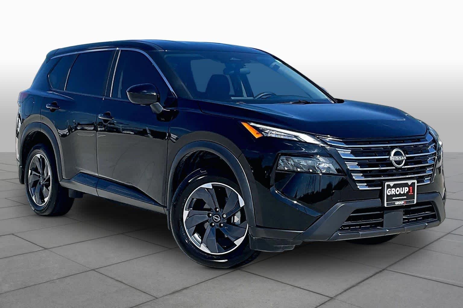Used 2025 Super Black Nissan SV image 3