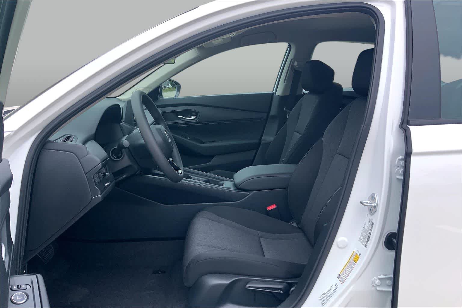 New 2026 Platinum White Pearl Honda LX image 9