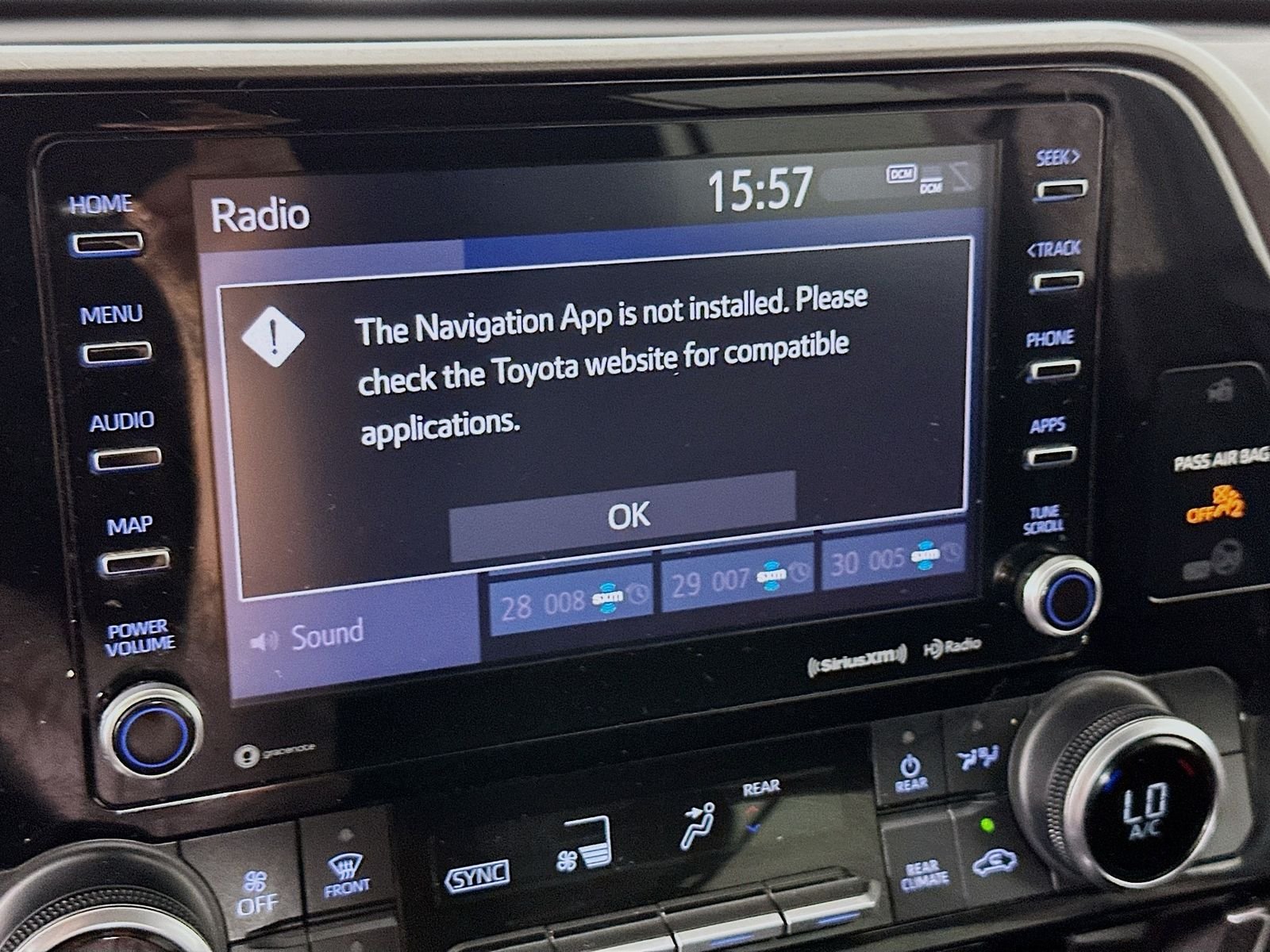Used 2022 Pearl Toyota LE image 14