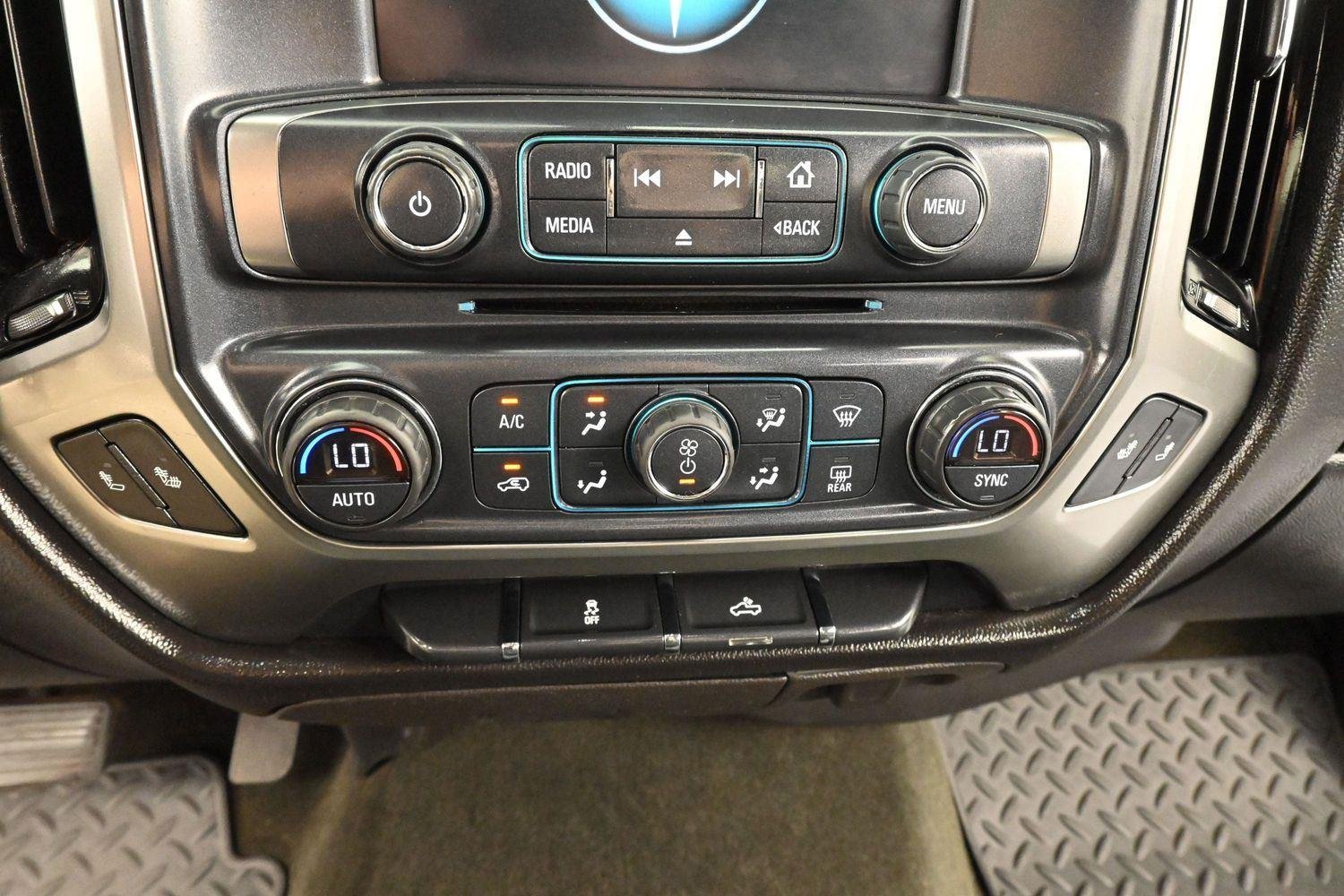 Used 2018 Deep Ocean Blue Metallic Chevrolet LT image 24