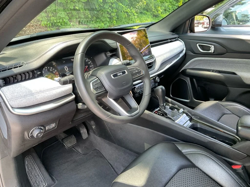 Used 2024 Black Jeep Latitude image 22