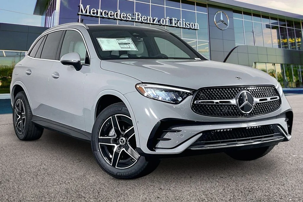 New 2026 White Mercedes-Benz GLC 300 image 1