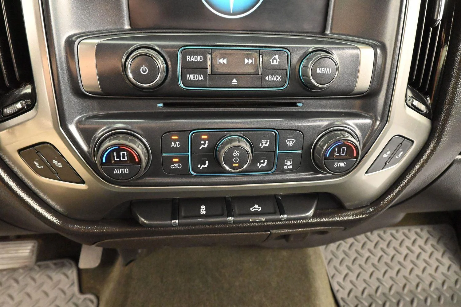 Used 2018 Deep Ocean Blue Metallic Chevrolet LT image 24