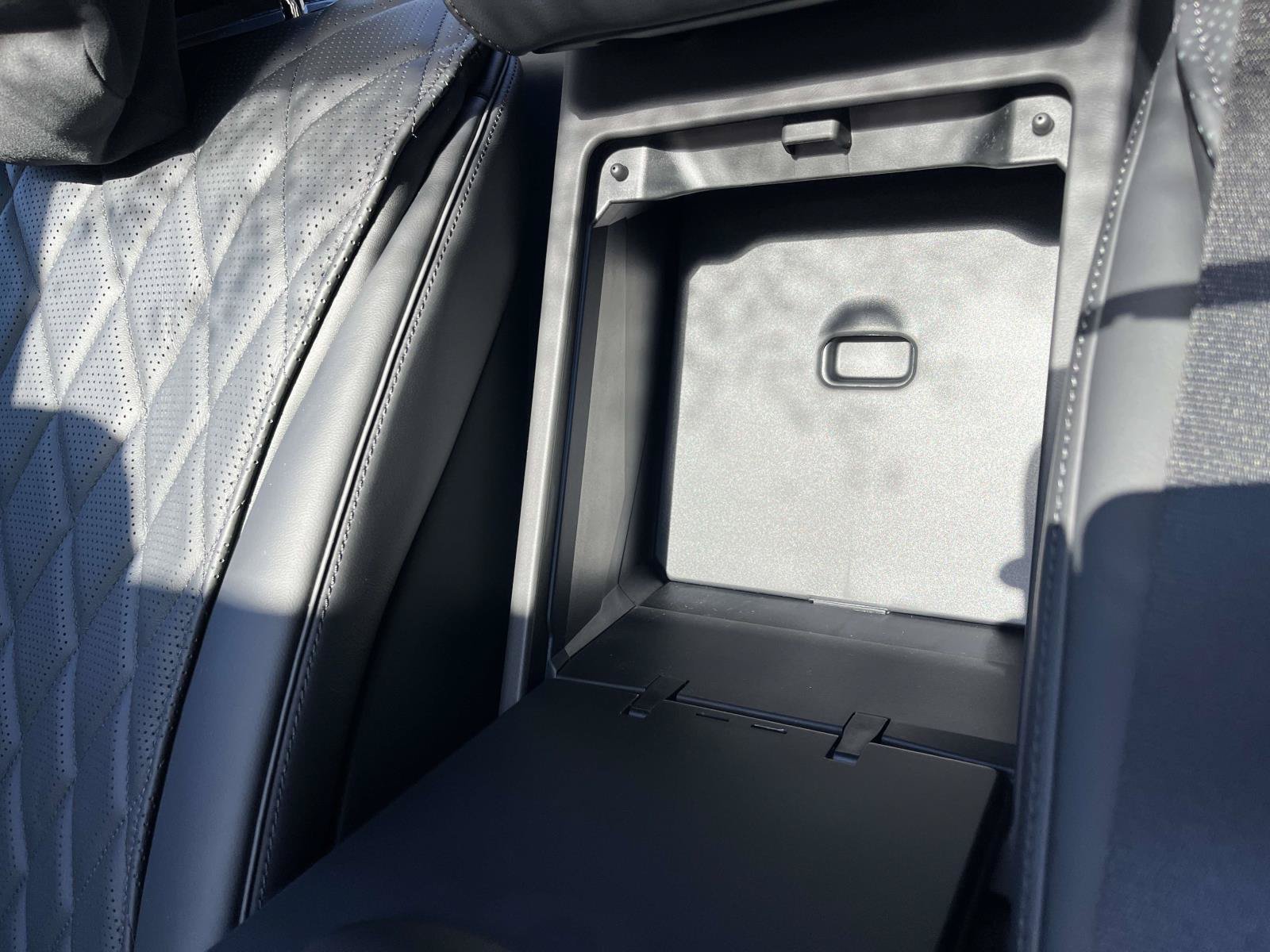 New 2027 MANUFAKTUR Moonlight White Metallic Mercedes-Benz S 580 4MATIC® Sedan image 42