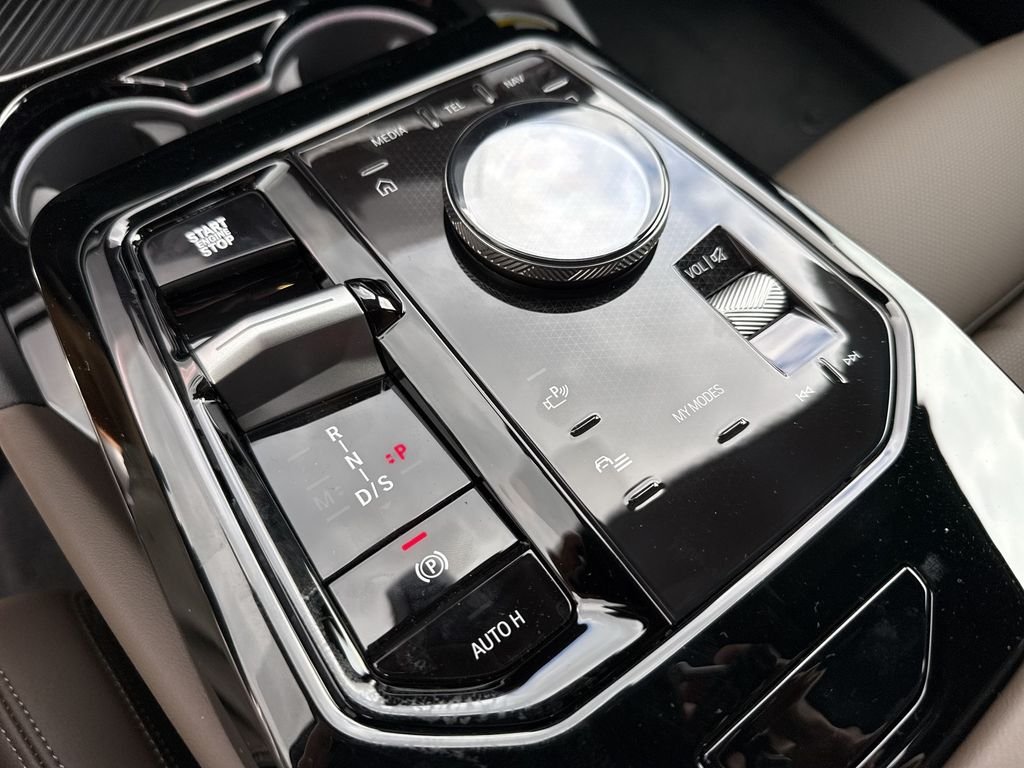 New 2027 Black BMW 530i xDrive image 16