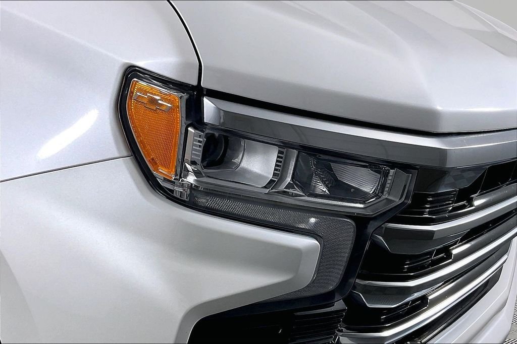 Used 2024 Beige Chevrolet High Country image 25