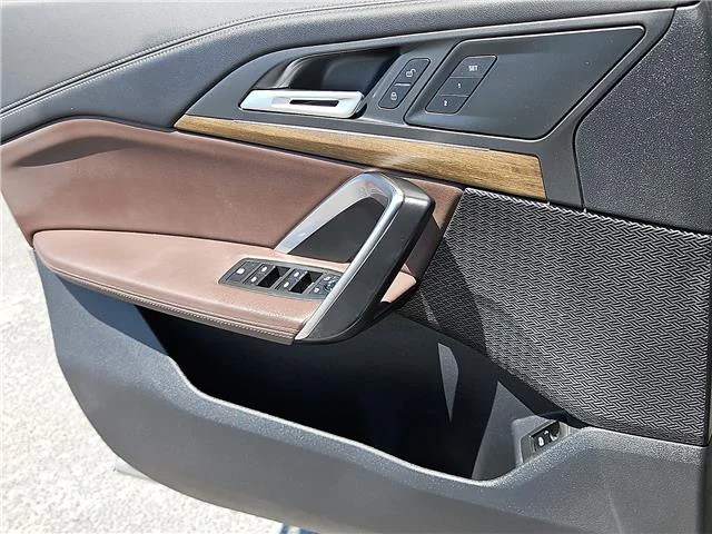 Used 2025 Space Silver Metallic BMW xDrive28i All-Wheel Drive Sports Activity Vehicle image 12