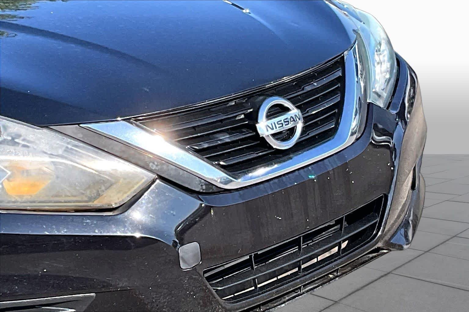 Used 2018 Super Black Nissan 2.5 S image 26