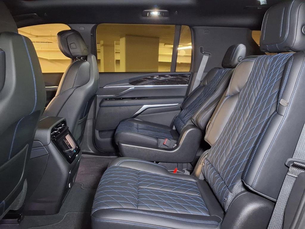 2026 Cadillac Escalade IQL Luxury - Photo 12