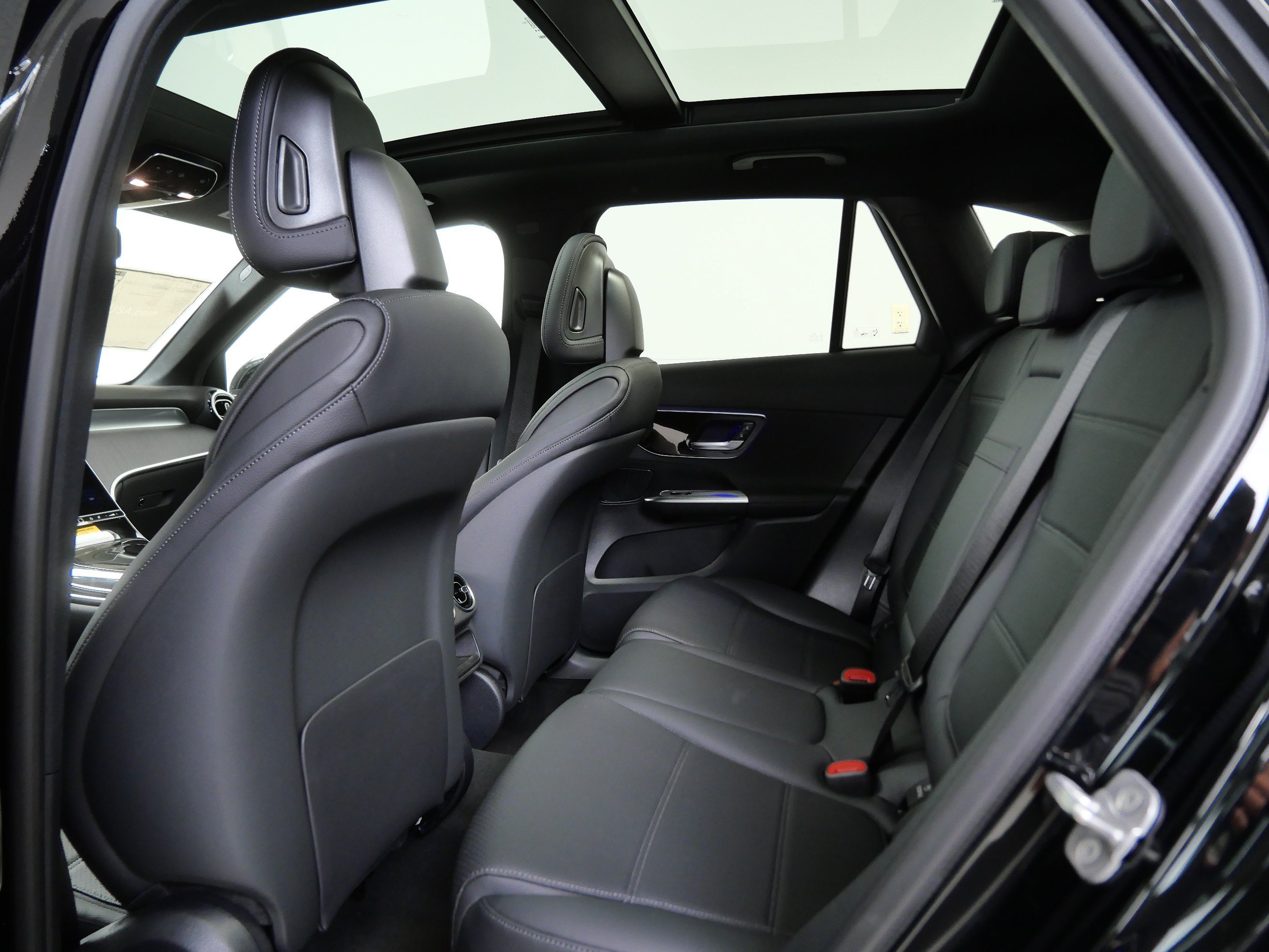 New 2026 Black Mercedes-Benz GLC 300 image 10
