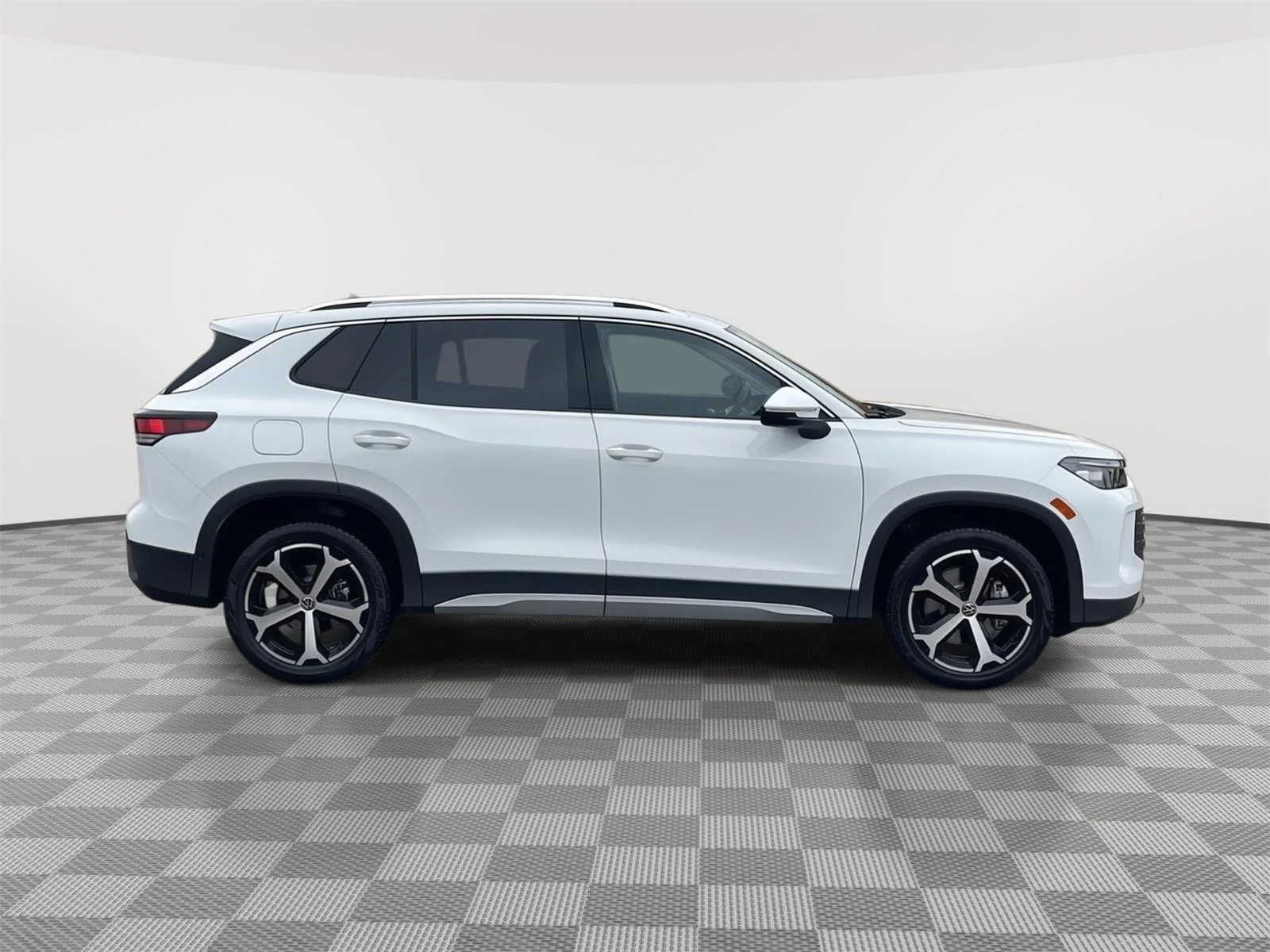 New 2026 Pure White Volkswagen SE image 4