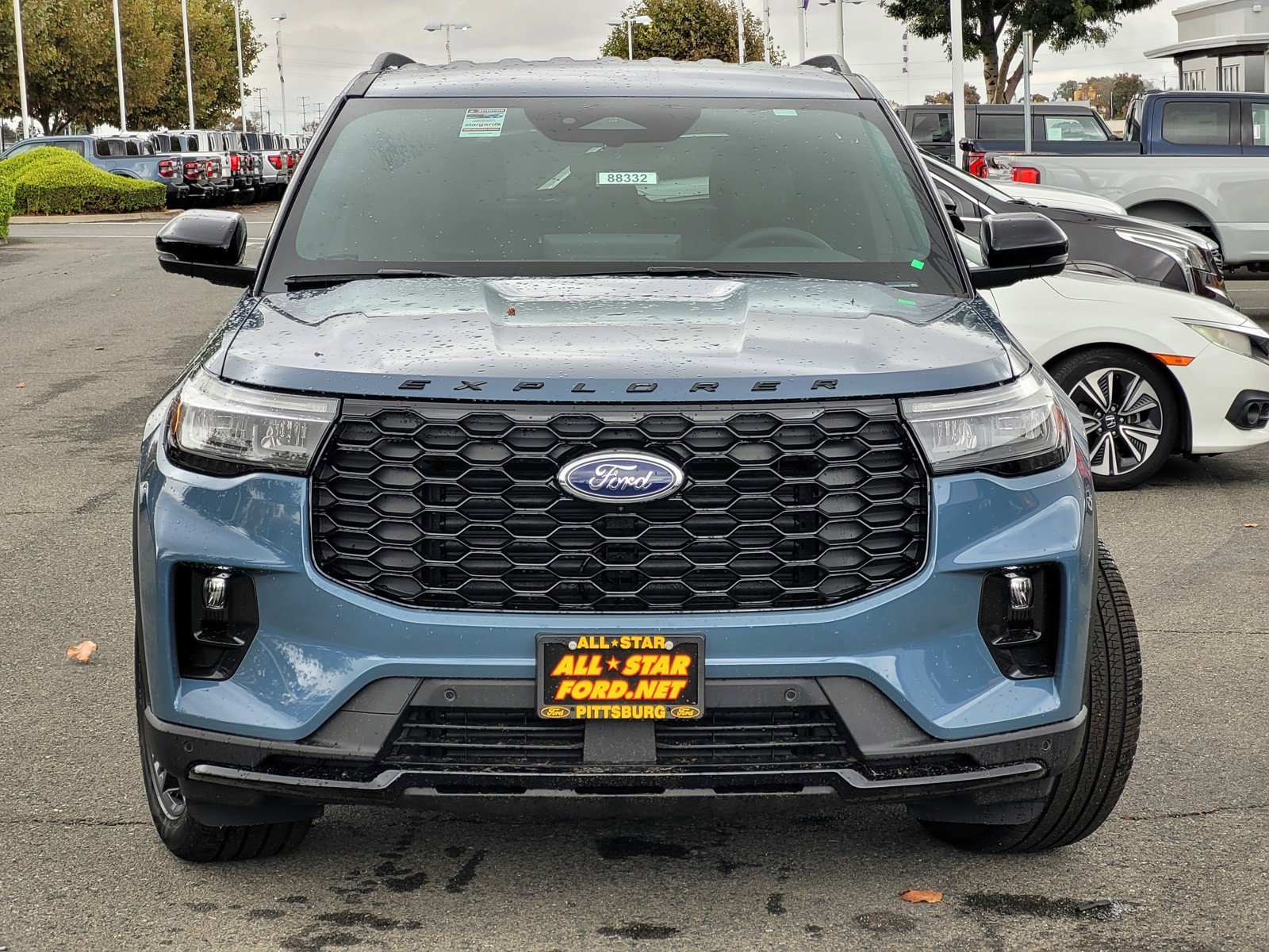 2025 Ford Explorer ST-Line photo 2
