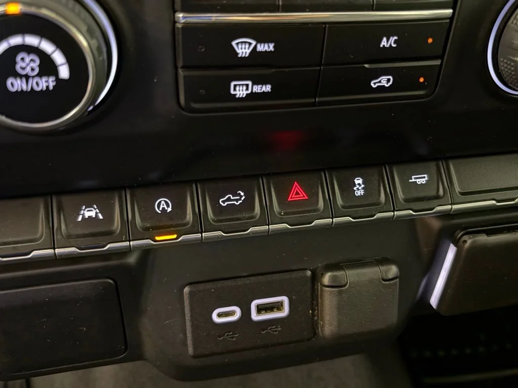 Used 2023 White Chevrolet Custom image 27