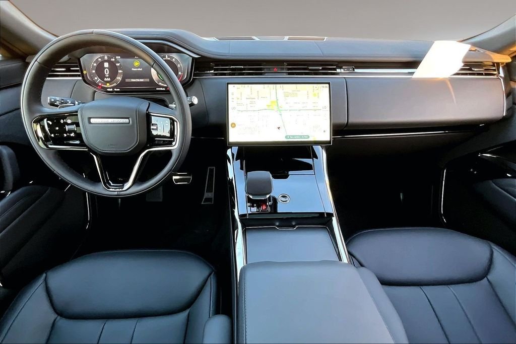 New 2026 FUJI WHITE Land Rover Dynamic SE image 5