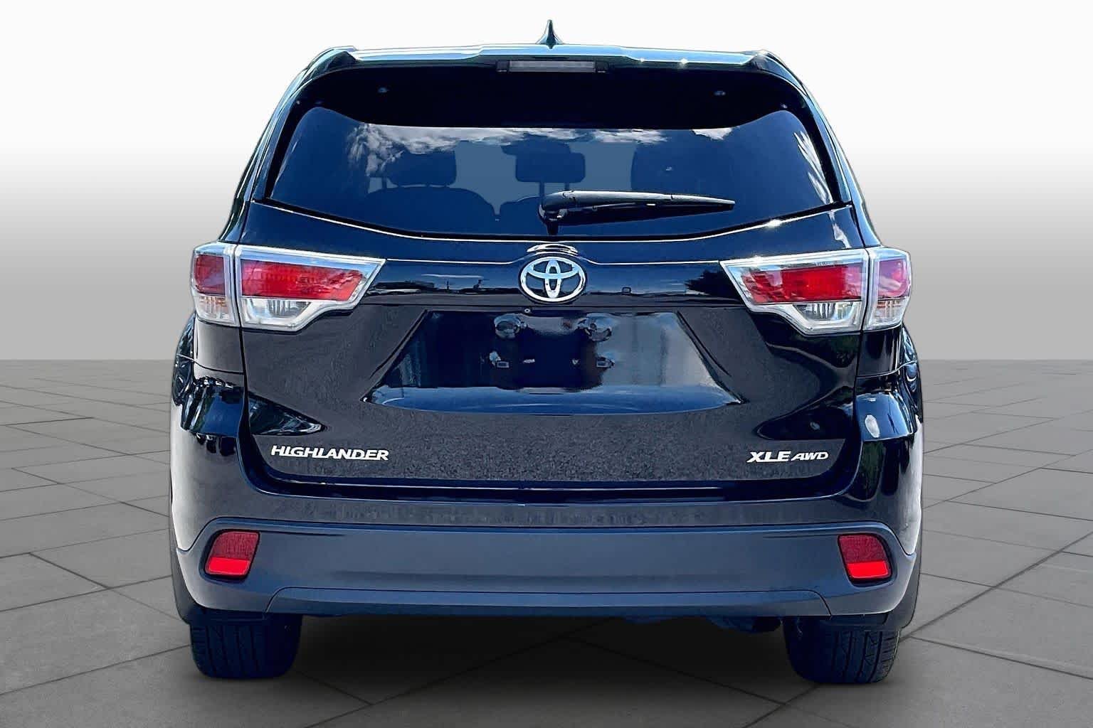 Used 2014 Attitude Black Metallic Toyota XLE image 6