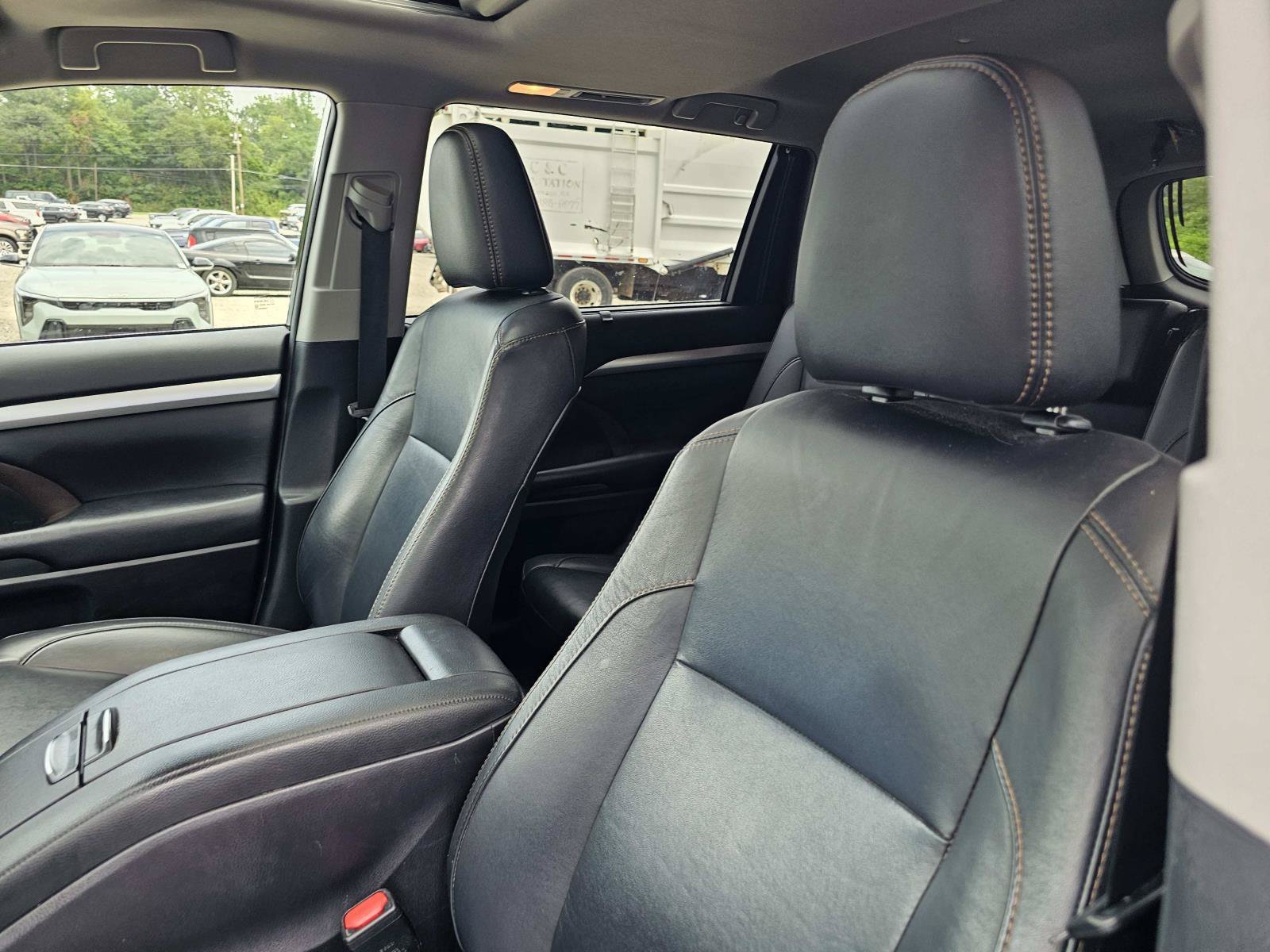 Used 2019 Black Toyota  image 18