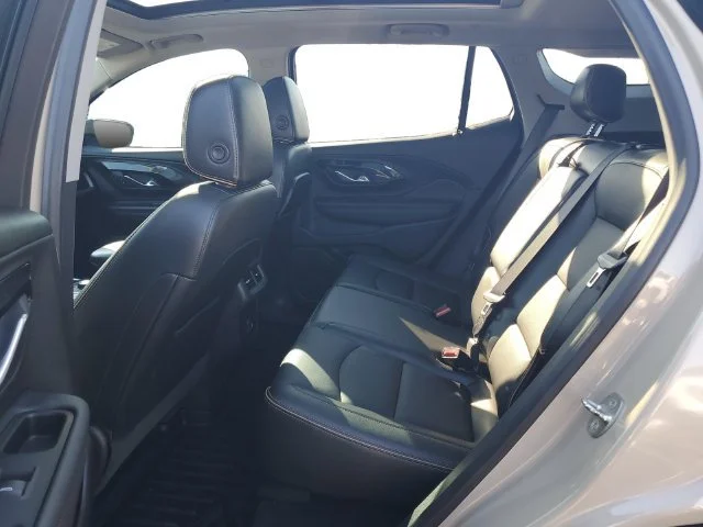 Used 2022 DESERT SAND METALLIC GMC AT4 image 29
