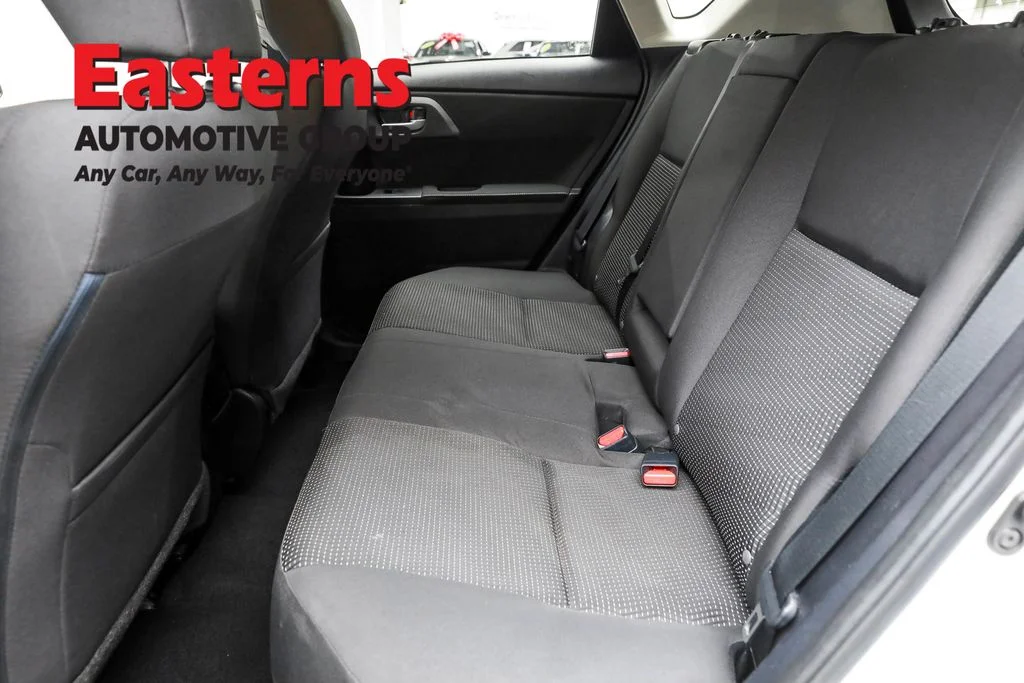 Used 2018 White Toyota Base image 20
