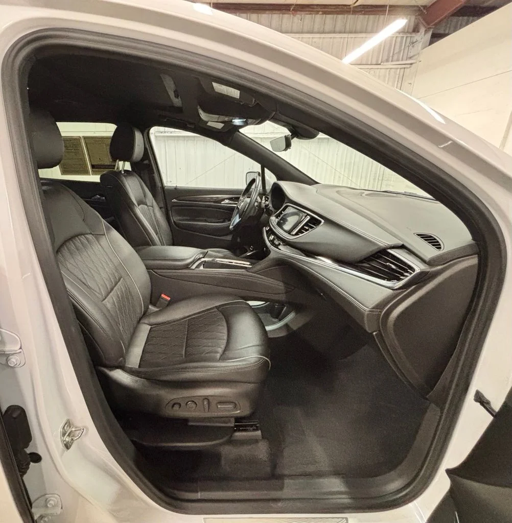 Used 2022 White Buick Avenir image 18