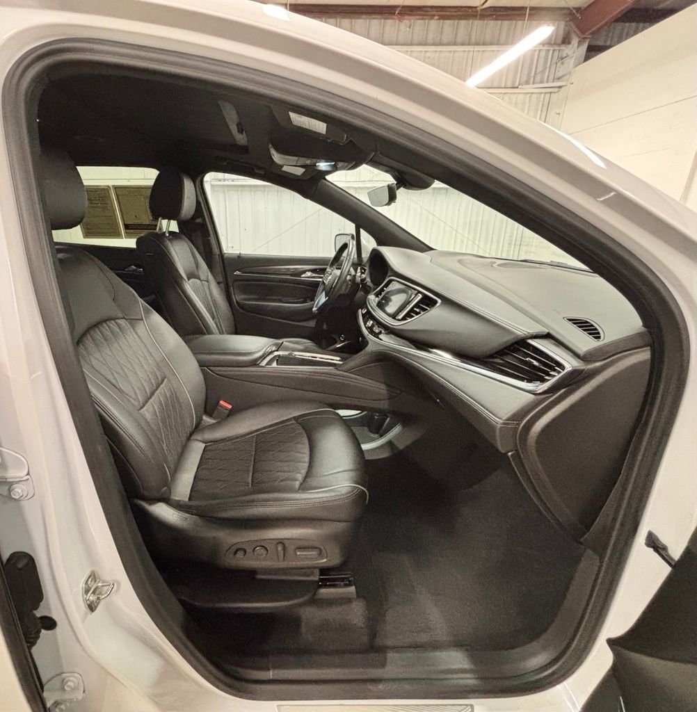 Used 2022 White Buick Avenir image 18